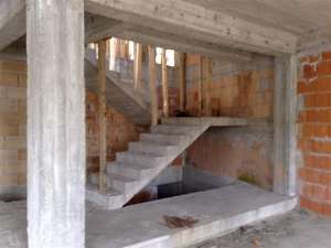 Pitesti,   Vanzare vila la rosu,   �n zona centrala