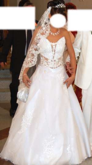 vand rochie mireasa