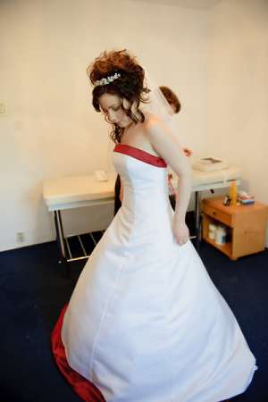 Vand Rochie Mireasa + set bijuterii