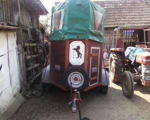Vand remorca transport animale pe 2 axe