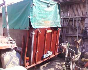 Vand remorca transport animale pe 2 axe