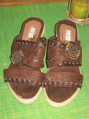 Vand haine , incaltaminte si accesorii second-hand selectionate, de calitate