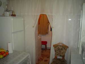 vand apartament 2 camere decomandat,  strada rozelor,  etajul 4/4,  imbunatatiri usa metalica,  geam