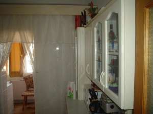 vand apartament 2 camere decomandat,  strada rozelor,  etajul 4/4,  imbunatatiri usa metalica,  geam