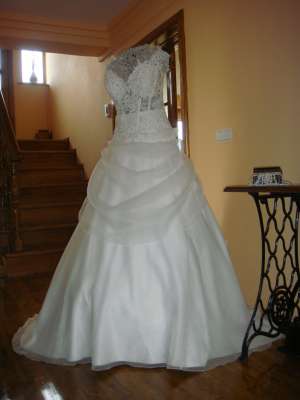 vand rochie mireasa