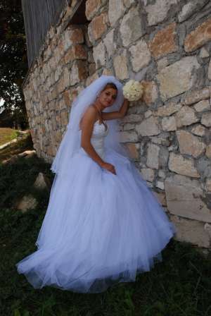 vand rochita de mireasa