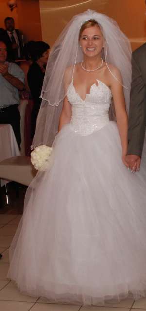 vand rochita de mireasa