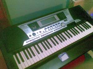 vand sau dau la schimb yamaha psr 550 noua pentru korg pa50 plus diferenta.