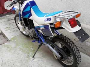 motocicleta Suzuki Djebel 650cc.