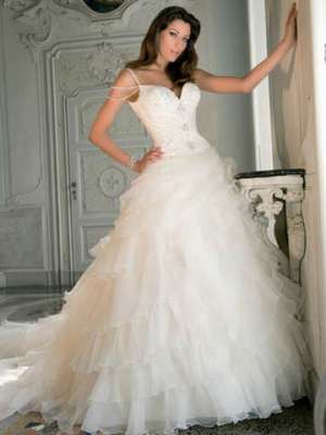 Vand rochie de mireasa Demetrios - SUPER OCAZIE!