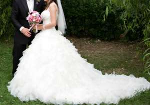 Vand rochie de mireasa Demetrios - SUPER OCAZIE!