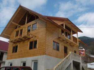 Construim cabane si case din lemn