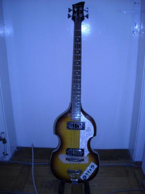 VAND Urgent chitara BASS superba(forma de vioara)NOUA IEFTIN