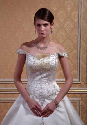 Vand rochie de mireasa cu trena superba!