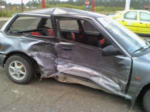 vand honda civic avariata