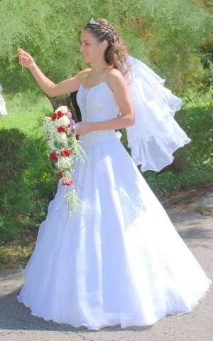 vand rochie mireasa