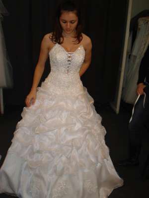 vand rochie de mireasa superba