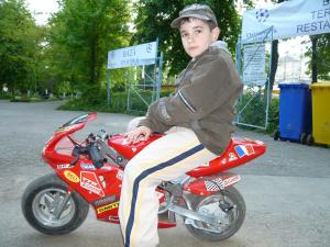 VAND MOTOCICETA PT COPII PE ACUMULATORI