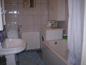 OCAZIE DE VANZARE CASA ZONA PARNEAVA