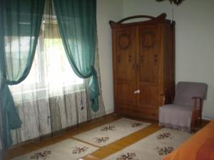 OCAZIE DE VANZARE CASA ZONA PARNEAVA