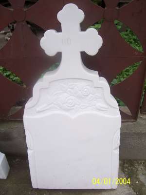 Monumente funerare