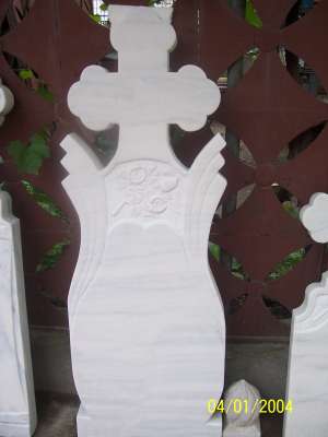 Monumente funerare