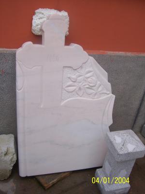 Monumente funerare