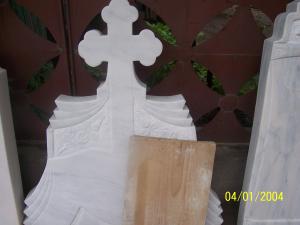 Monumente funerare