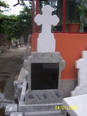 Monumente funerare
