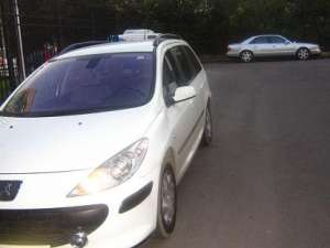 Efectuez transport persoane cu VW Touran si Peugeot 307 oriunde in tara