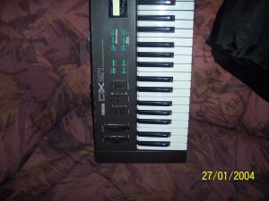 YAMAHA DX 21