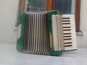 Acordeon 32 basi
