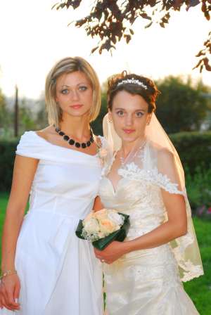 Vand rochie de mireasa,  colectia ALB SI NEGRU