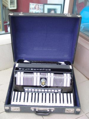 vind acordeon weltmeister s4 nou nou
