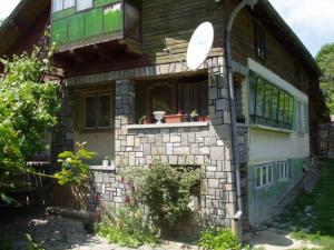 Comarnic,  casa 3 camere,  bucatarie,  crama!!!