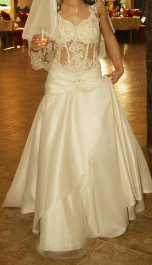 Inchiriez rochie de mireasa ivoire - model unicat
