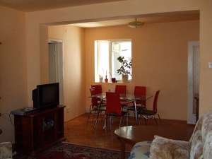 apartament 4 camere si garaj