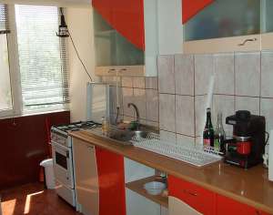 apartament 4 camere si garaj
