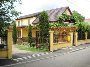 Vand casa caramida (2002)  cluj cu gazon 1000 mp