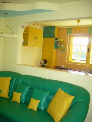 Vand apartament cu 3 camere in Sinaia