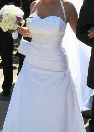 inchiriez rochie de miresa