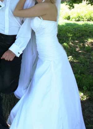 inchiriez rochie de miresa