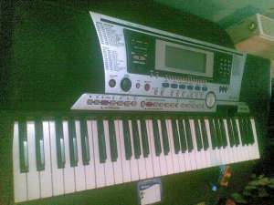 Vand yamaha psr 550 aproape noua