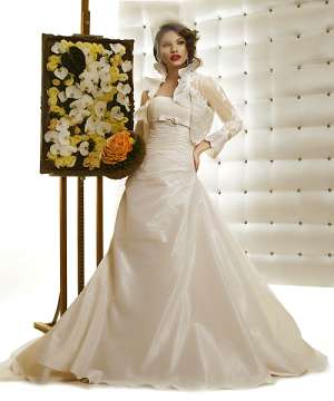 Vand rochie mireasa model Iris,  colectie Bien Sav...