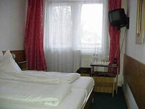 BANCHETE PENTRU ELEVI LA SINAIA