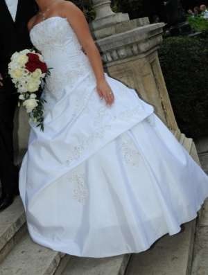 vand rochie mireasa model unicat. este facuta la o...
