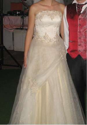 colectia 2007,  crem-auriu. e formata din corset s...
