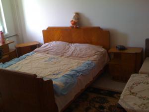 -pat dublu
-sifonier 3 usi
-o chemizeta
-2 nopt...