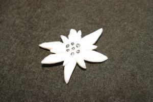 Vand sculpturi unicat,   lucrate manual,   in corn...