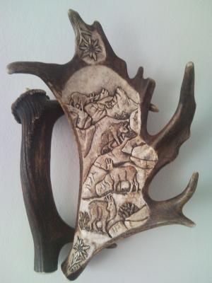Vand sculpturi unicat,   lucrate manual,   in corn...